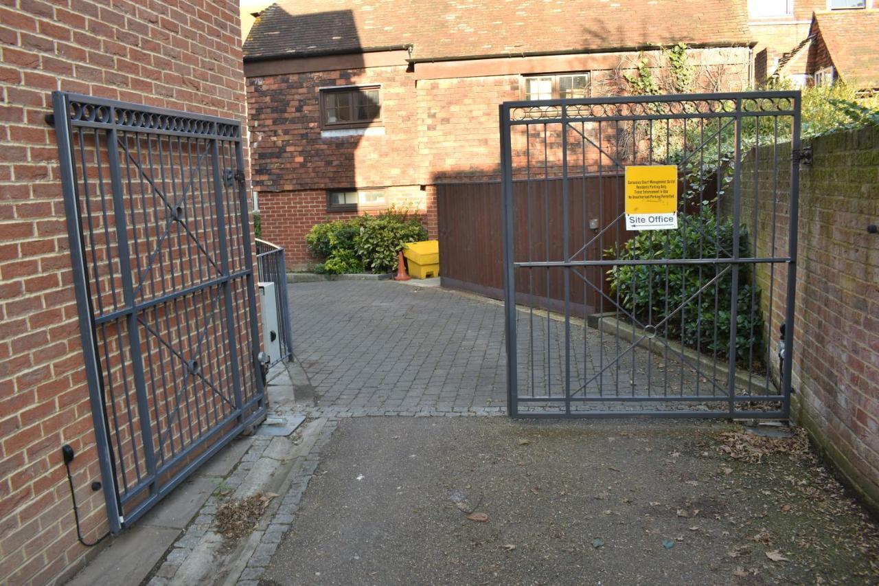 Super Funky Spire View Cottage - Free Gated Parking - Ultra Wifi Canterbury Luaran gambar